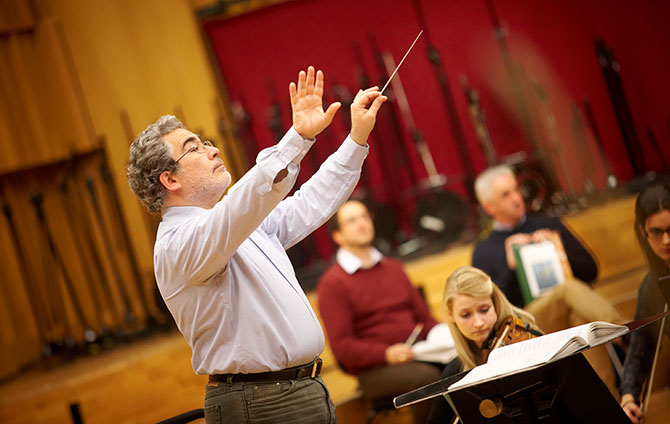 Carlo Rizzi in rehearsal with students at Hoddinott Hall for War Requiem