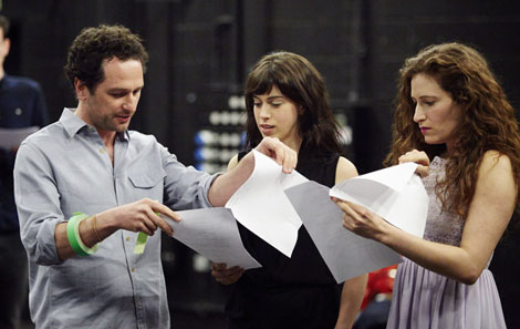 Matthew Rhys working through a scene with acting student Maeve Tonkin-Wells and Musical Theatre MA Melissa Bayern